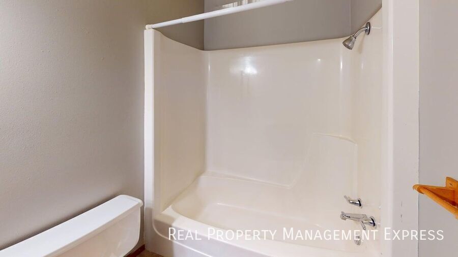 Building Photo - Move In by January 15 & Get ONE MONTH FREE