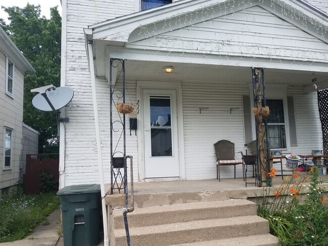 Primary Photo - 211 Pleasant Ave