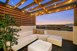 Building Photo - 1651 Topanga