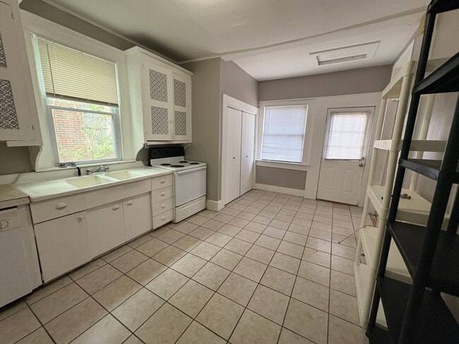 Building Photo - 2713 Vineville Ave