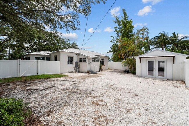 Building Photo - 402 Channel Dr