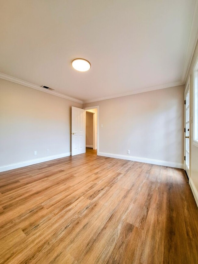 Building Photo - Beautiful Single Story House w/Low Mainten...