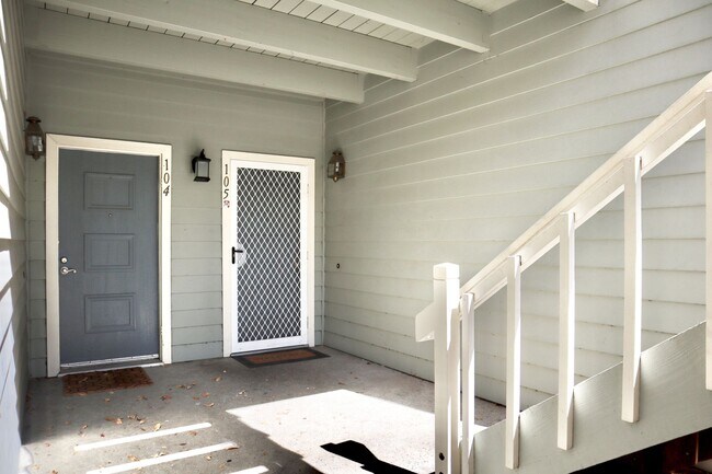 Building Photo - Charming condo in Fremont in a beautiful community – HUGE balcony!