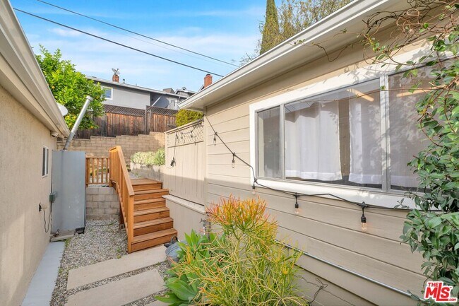 Building Photo - 2279 India St