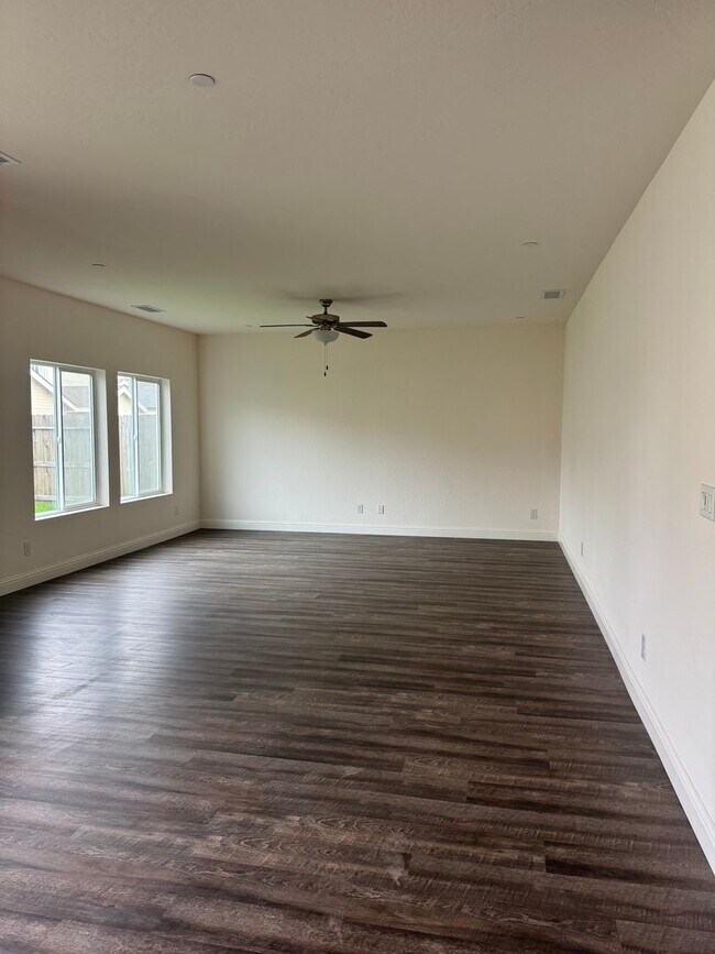 Building Photo - Single Family Home