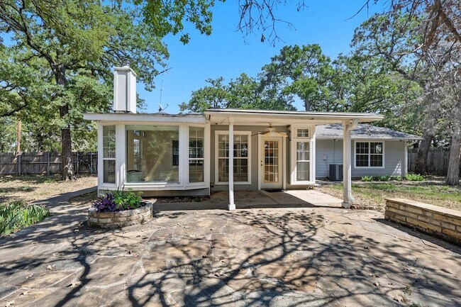 Building Photo - 5702 Teasley Ln