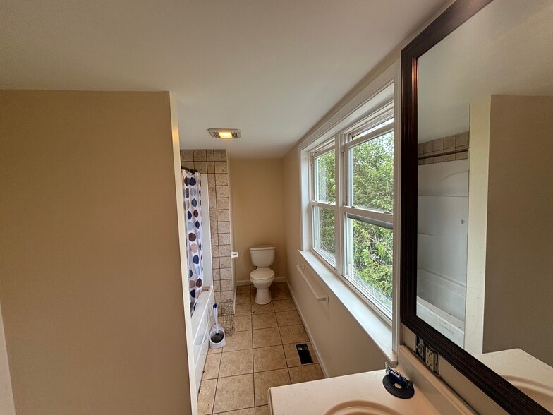 Building Photo - 415 Market St