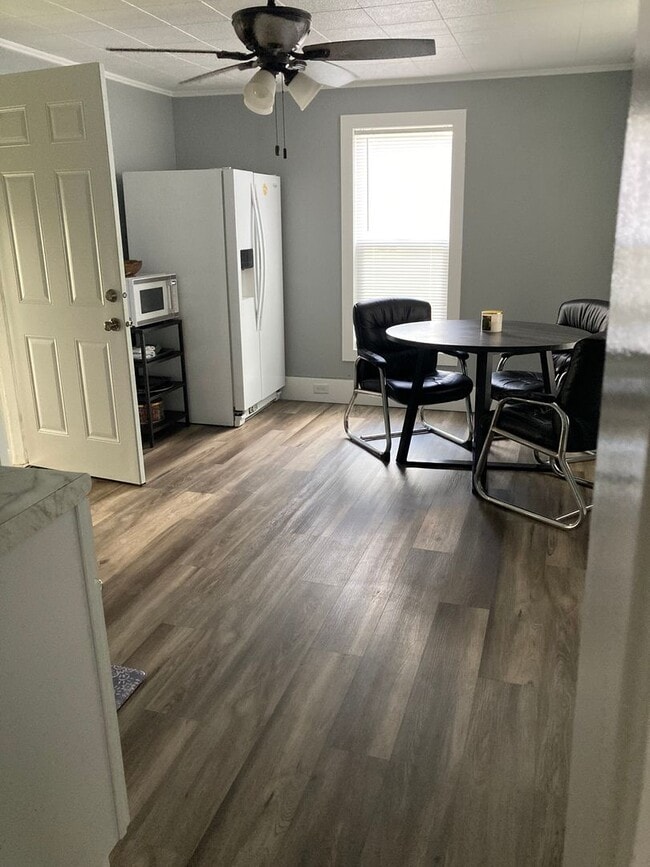 Building Photo - Downtown Ames 3-Bedroom Furnished Home