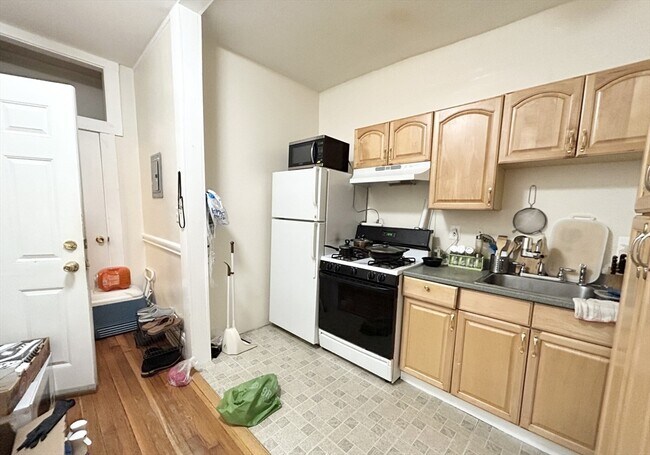 Building Photo - 39 Hemenway St