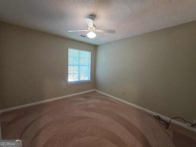 Building Photo - 302 Henley Way