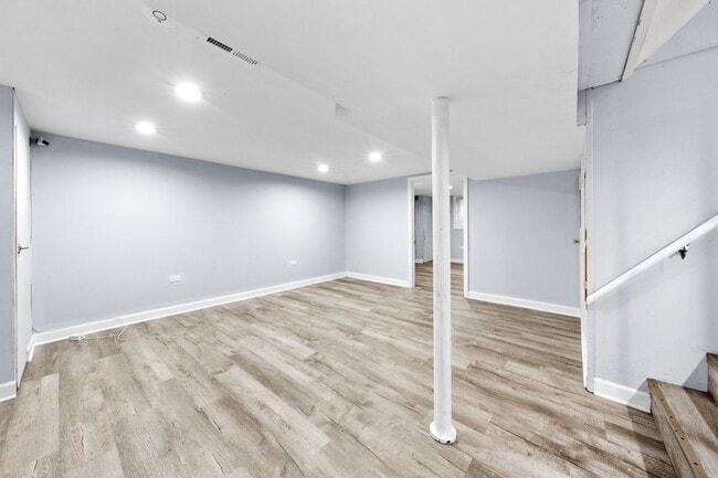 Building Photo - 5352 W 90th St