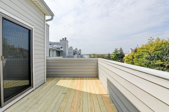 Building Photo - 816 Topsail Ln