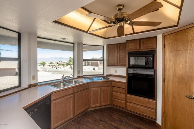 Building Photo - Unfurnished Long Term House! Price Adjustm...