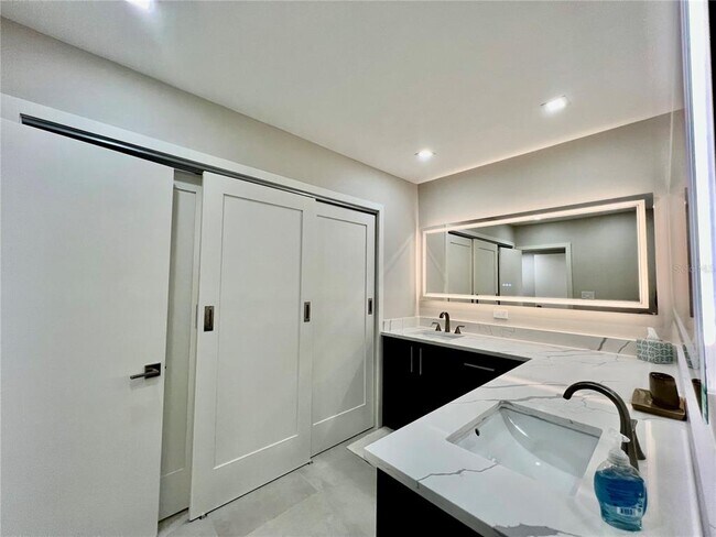 Building Photo - 3280 S Shore Dr