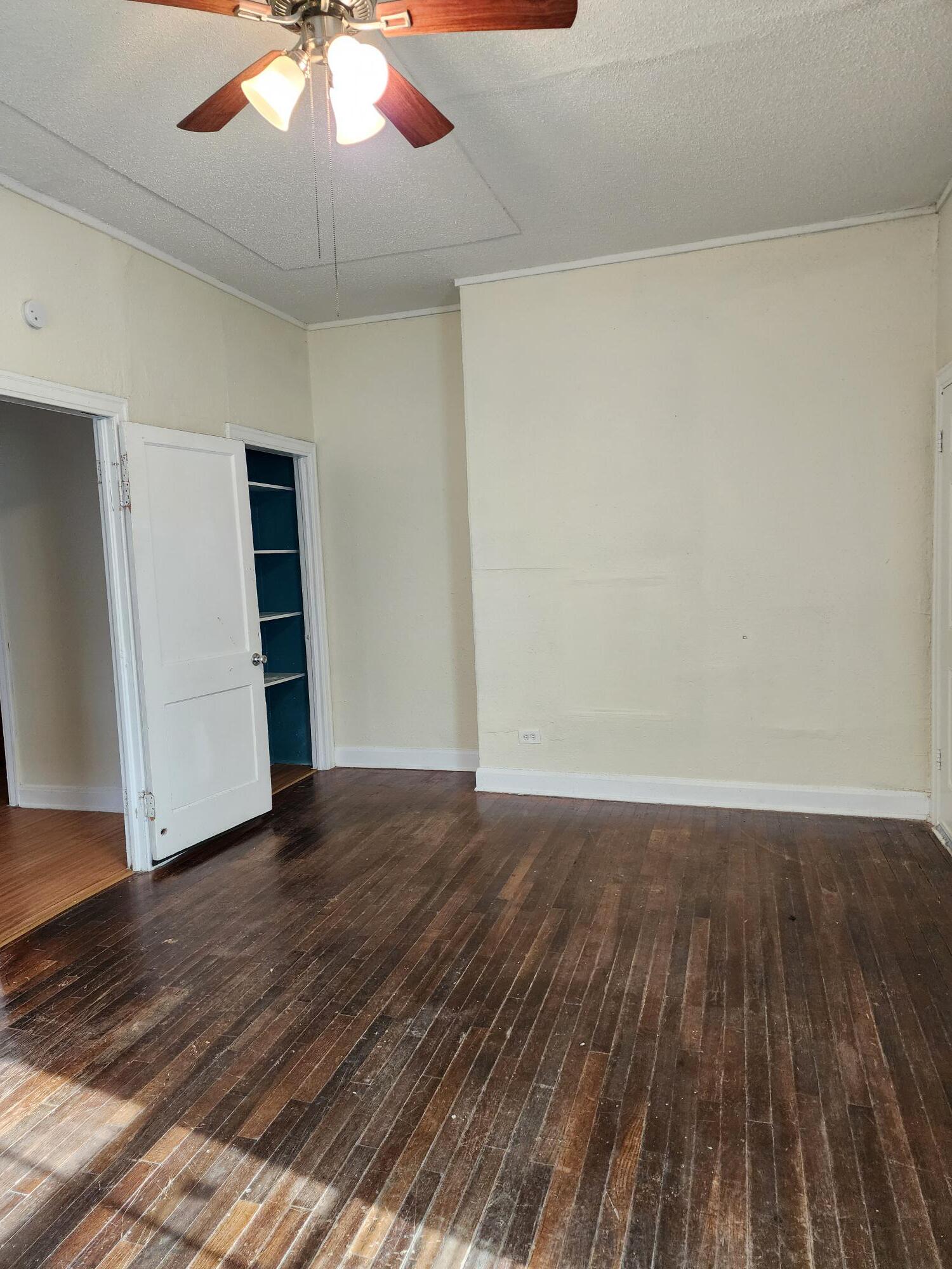 Building Photo - 112 W North Loop Blvd