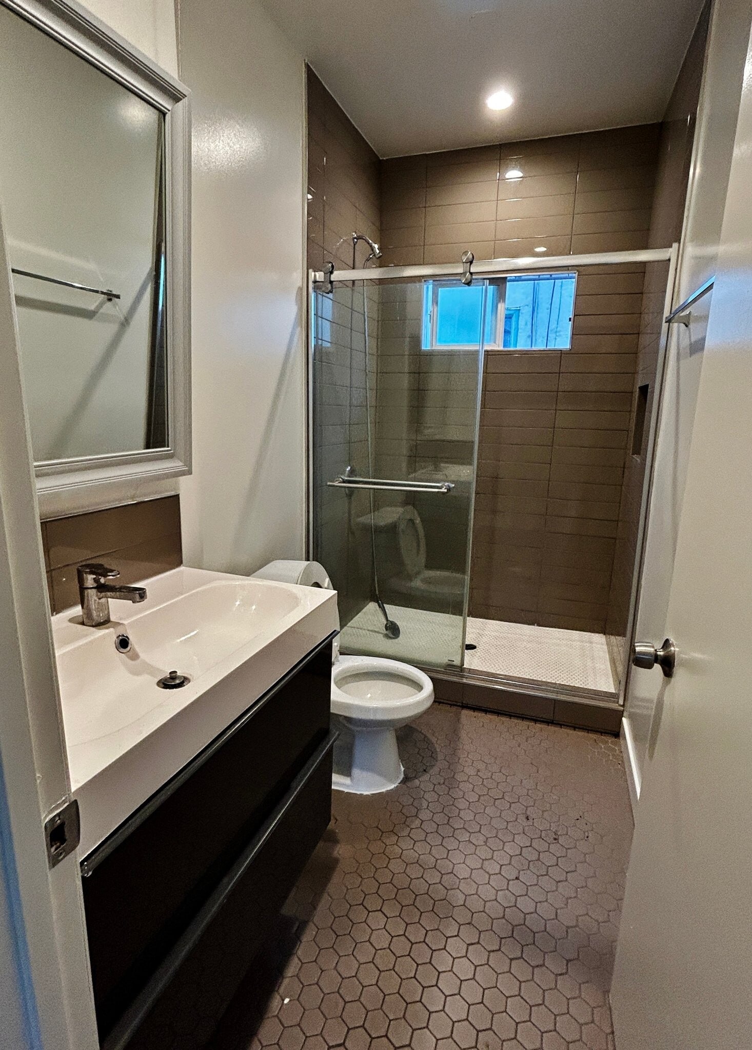 Building Photo - 806 N Poinsettia Pl