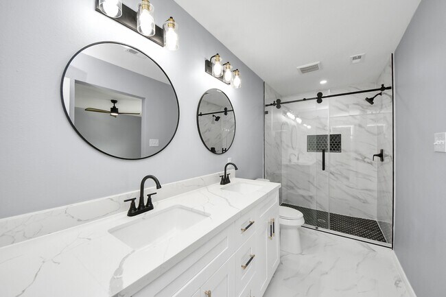 Building Photo - 10250 Bridgeland Ln