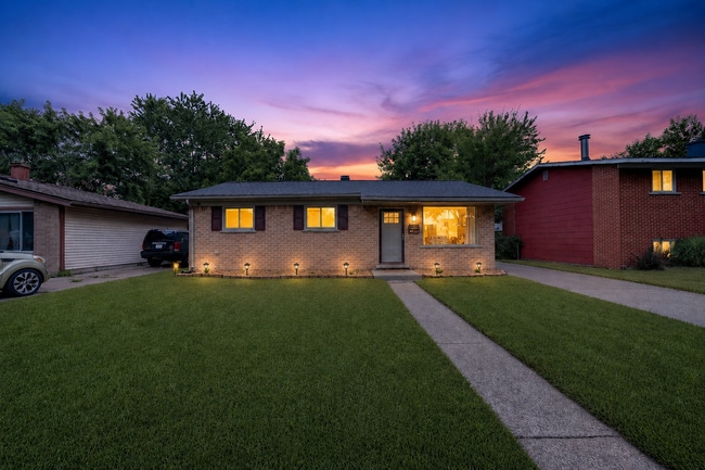 Building Photo - 30726 Avondale St