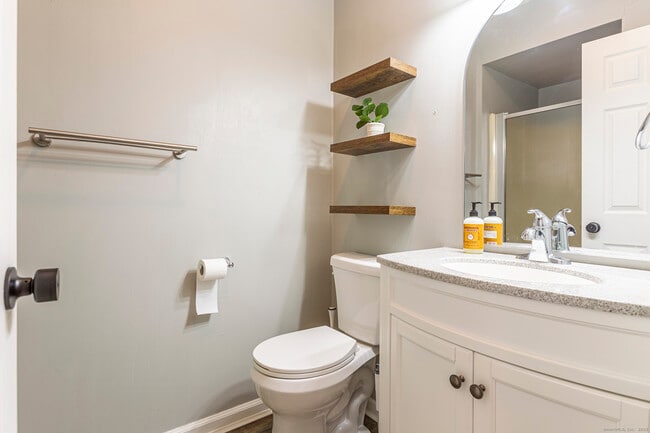 Building Photo - 187 Lovers Ln