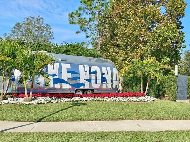 Building Photo - Luxurious 3/3.5 Spacious Townhome with a B...