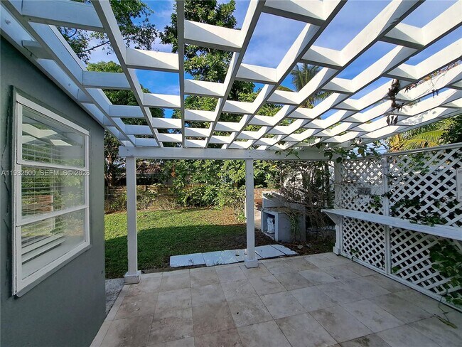 Building Photo - 335 NW 102nd St