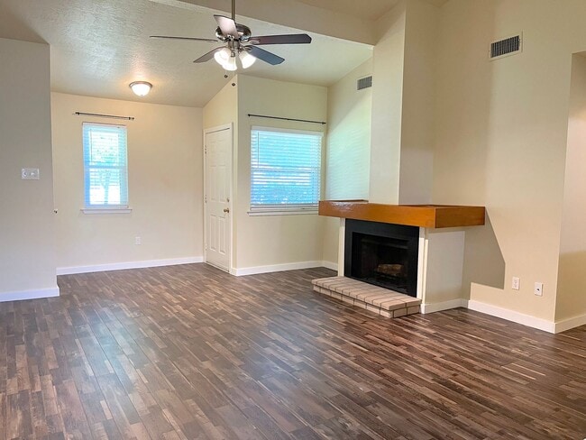 Building Photo - AUG 2026 PRE-LEASE!  Spacious 2 Bedroom Condo