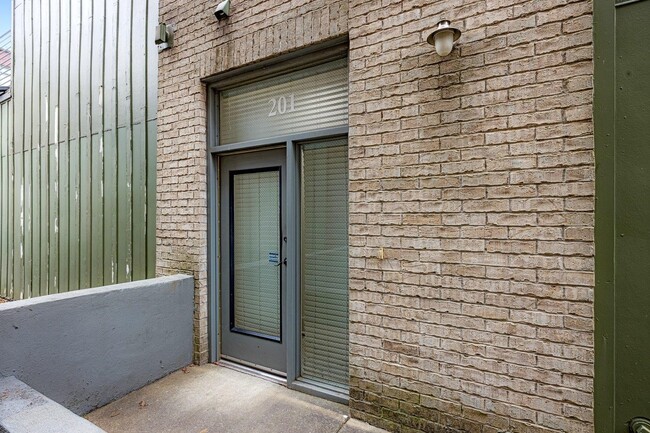 Building Photo - 614 Tennessee St