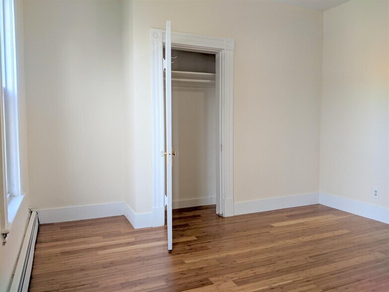 Building Photo - 21 Thorndike St