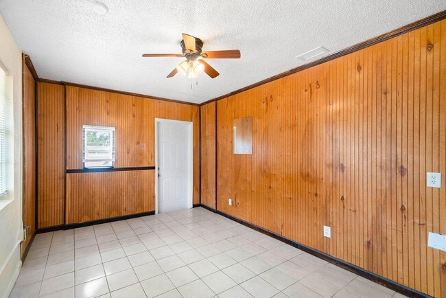 Building Photo - 3802 Melaleuca Ln