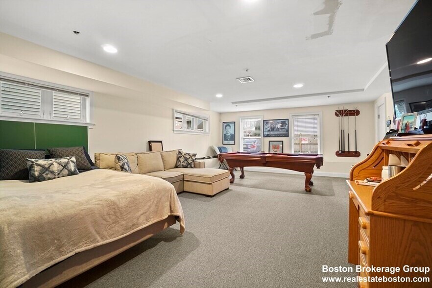 Building Photo - 8 Howell St