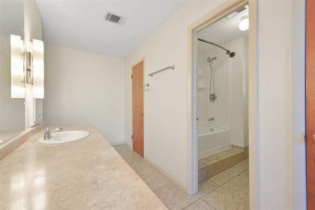 Building Photo - 502 Misty Ln