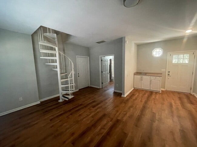Building Photo - MOVE IN SPECIAL $500 Security Deposit, 1/2 off a month's rent with approved Credit background UNC...