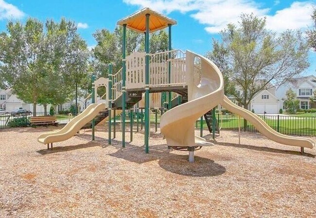 Building Photo - 8205 Norwich Pl