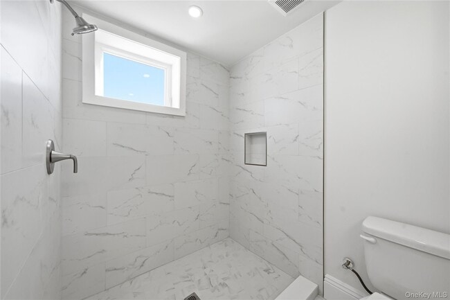 Building Photo - 13 W Hoffman Ave