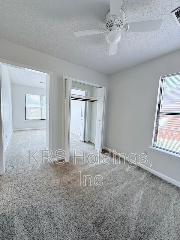 Building Photo - 612 Kendall Dr