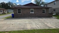 Building Photo - 522 Pinewood Ave