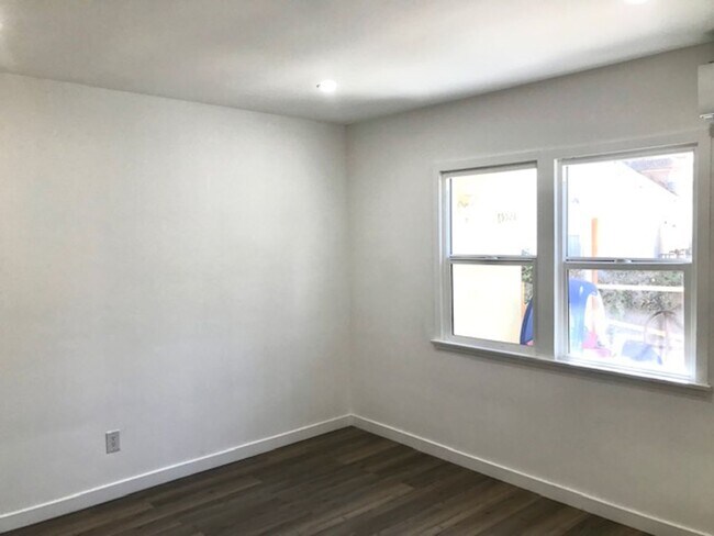 Building Photo - 6932-6934 Agnes Avenue