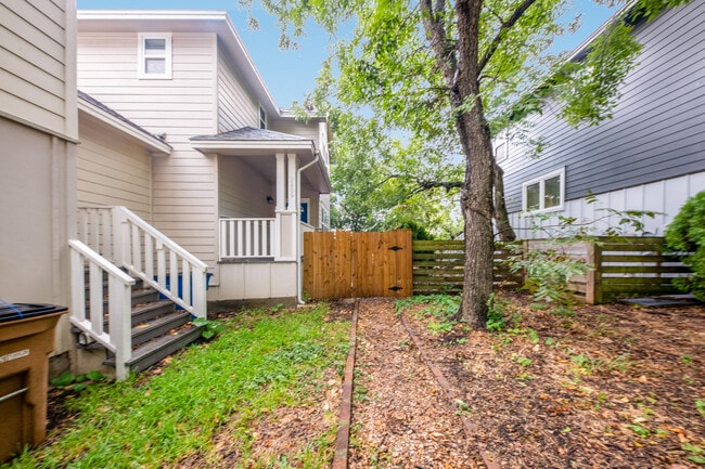 Building Photo - 2809 E 22nd St