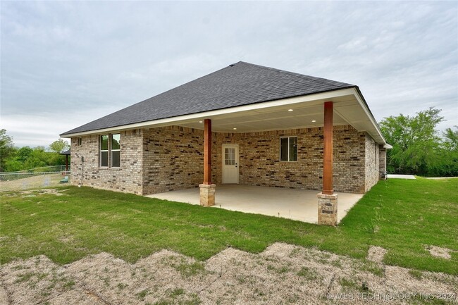 Building Photo - 6961 River Oak Dr