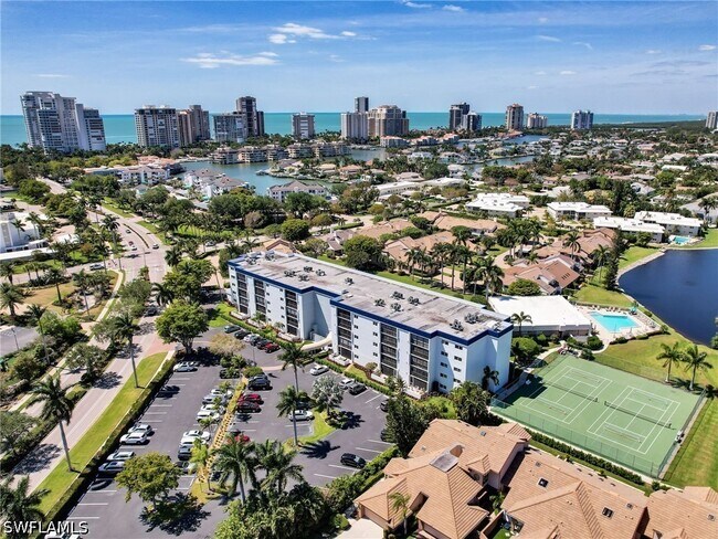 Building Photo - 555 Park Shore Dr