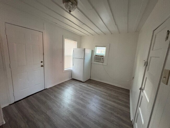 Building Photo - 2201 Lowden St