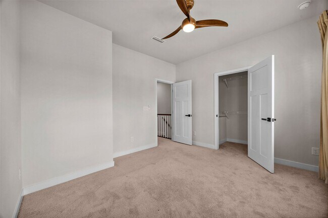 Building Photo - Gorgeous 4 bed 3.5 bath in Trinity Townes ...