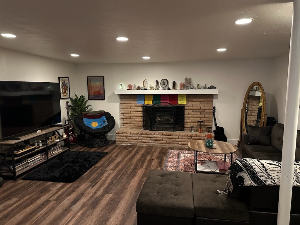 Building Photo - 143 E Riviera Dr