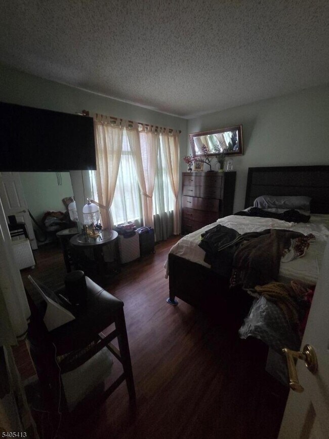 Building Photo - 67 Deer Run Dr S