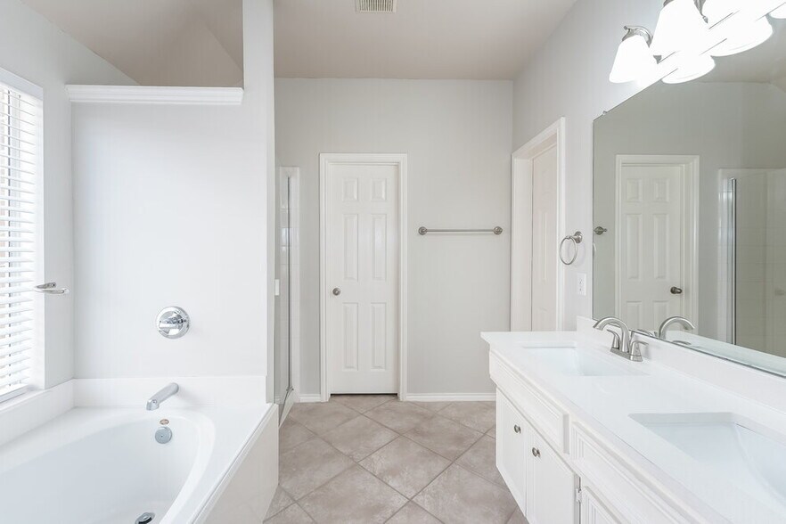 Building Photo - 28506 Carly Cove Ln