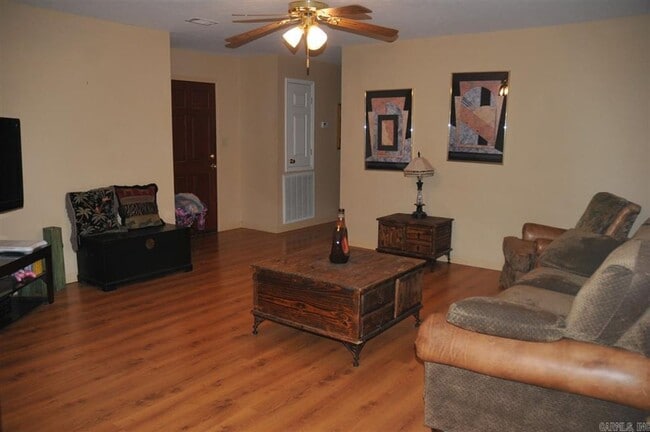 Building Photo - Charming 3-bedroom, 2-bath home located in the heart of Searcy!
