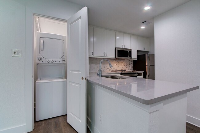 Building Photo - K074 - Malaga #408