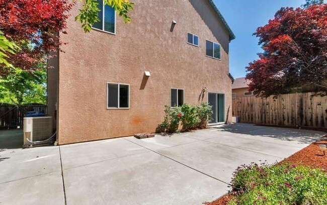 Building Photo - Furnished Home in Central Davis - Short/Lo...