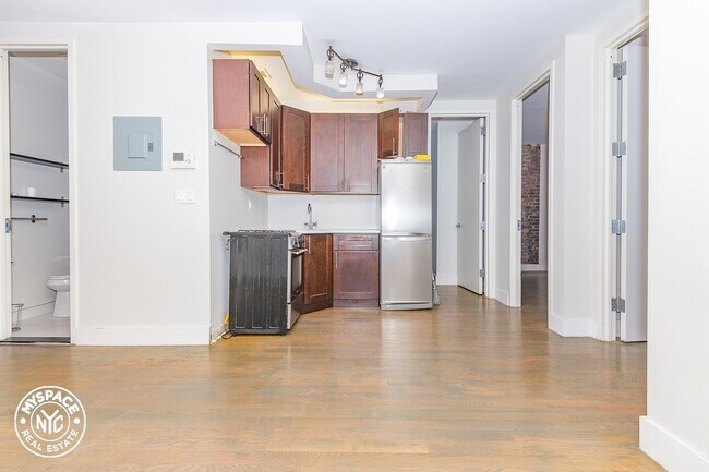 Building Photo - 1328 Halsey St