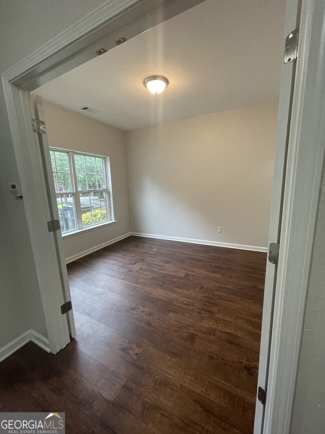 Building Photo - 387 Brookview Dr
